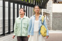 「手をつないでかえろうよ～シャングリラの向こうで～」のワンシーン。