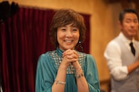 「手をつないでかえろうよ～シャングリラの向こうで～」に出演する藤田朋子。