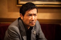 「手をつないでかえろうよ～シャングリラの向こうで～」に出演する別所哲也。