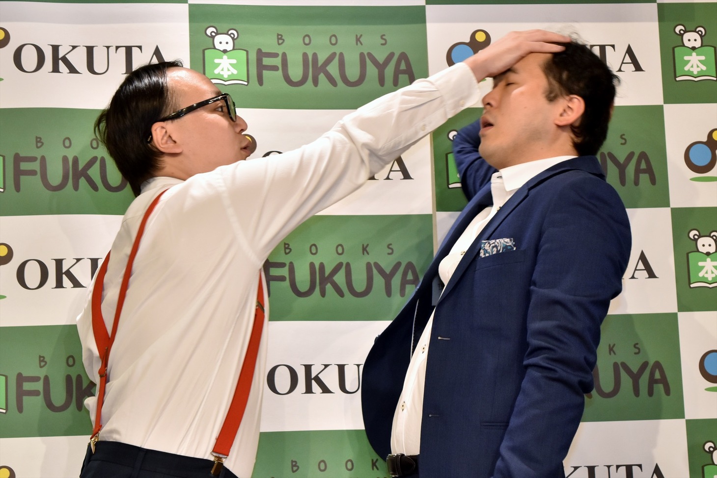 「ハゲドンッ！」を実演するトレンディエンジェル。