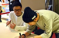 サイン会の様子。
