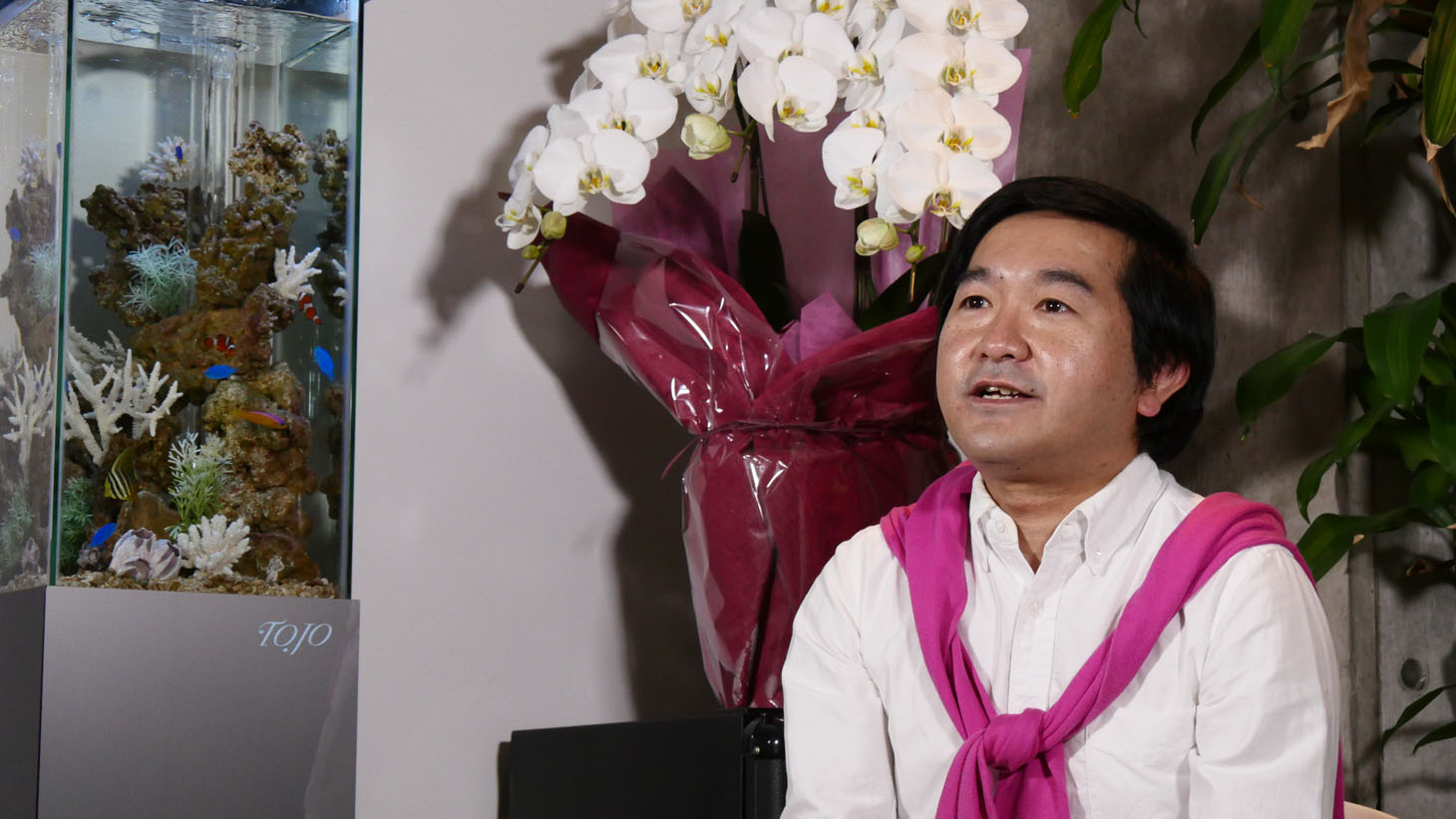 告知動画に登場する小石田純一。