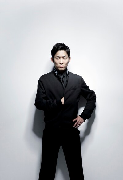 「つかこうへい七回忌特別公演『新・幕末純情伝』」で坂本龍馬を演じるNON STYLE石田。