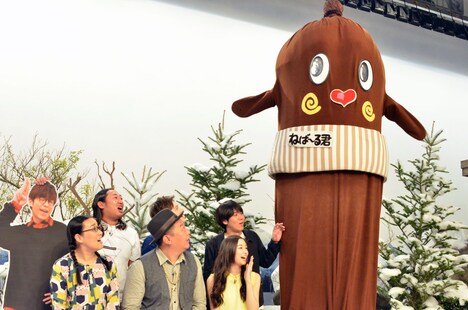 フォトセッションにはゲストのねば～る君も参加。