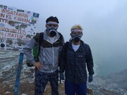 インドネシアロケに登場するロンドンブーツ1号2号・田村亮（右）、照英（左）。(c)関西テレビ