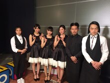 アシスタントMCのじぇにー。、ゲストのcallme、MCのピスタチオ（左から）。