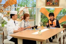 「上沼恵美子のおしゃべりクッキング」に出演する、スピードワゴン小沢（右）。(c)ABC