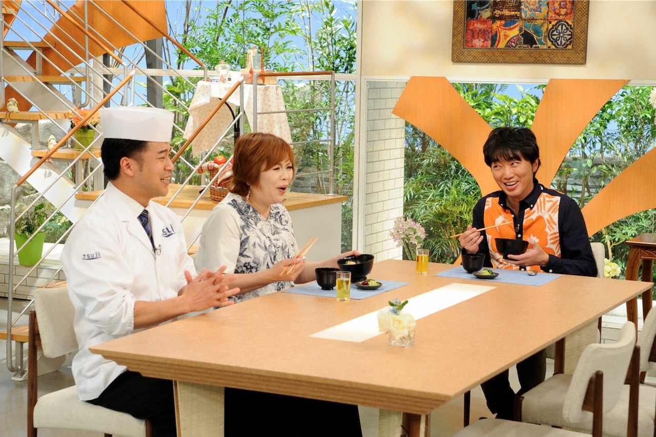 「上沼恵美子のおしゃべりクッキング」に出演する、スピードワゴン小沢（右）。(c)ABC