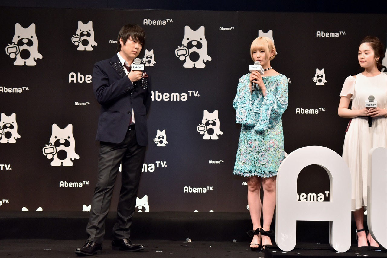 （左から）ウーマンラッシュアワー村本、最上もが、筧美和子。