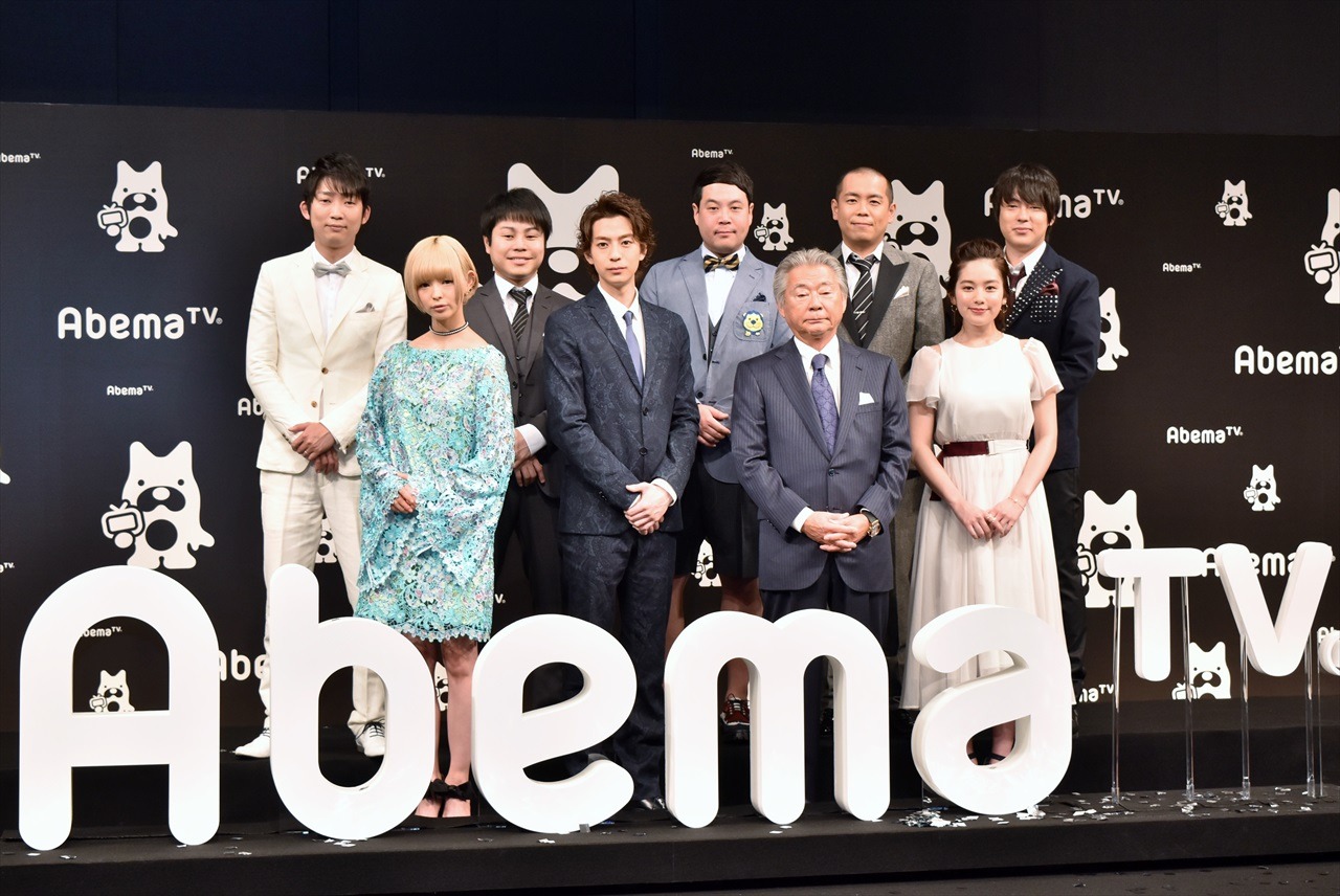 記者発表会の登壇者たち。