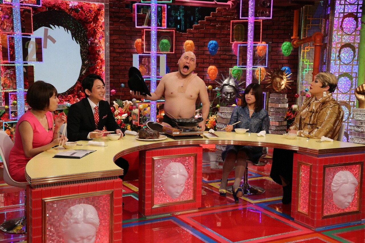 「有吉弘行のダレトク!?」に出演する（左から）高橋真麻、有吉弘行、ハリウッドザコシショウ、大久保佳代子、ナジャ・グランディーバ。(c)関西テレビ