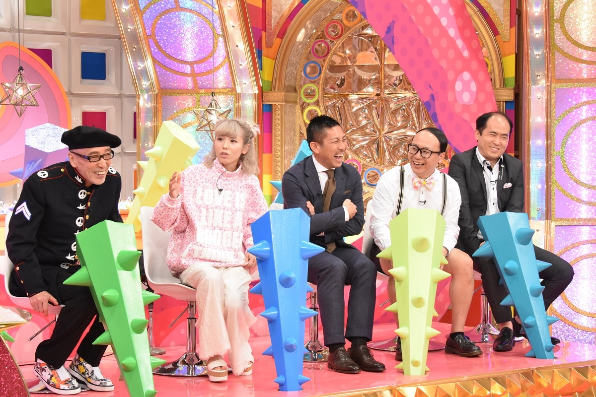 （左から）テリー伊藤、若槻千夏、前園真聖、トレンディエンジェル。(c)中京テレビ