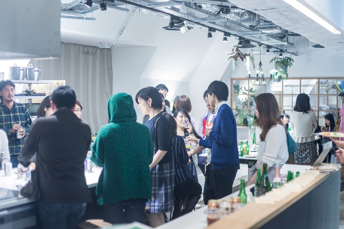 昨年実施された「企画でメシを食っていく」の懇親会の様子。