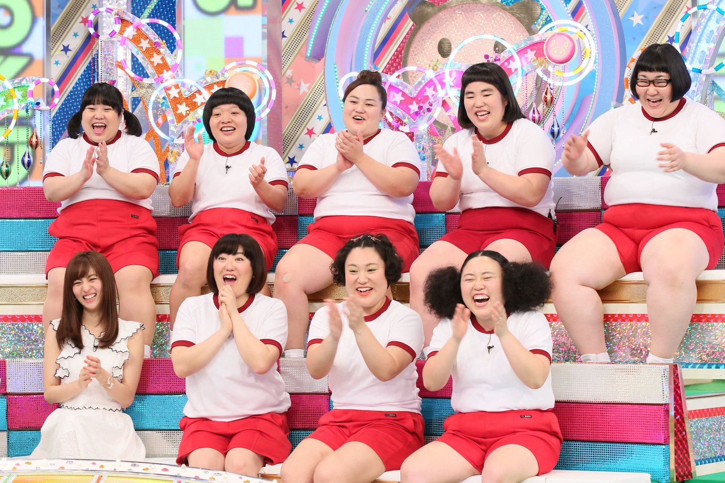 「金曜★ロンドンハーツ」の「動けるおデブ女王決定戦！」出演者たち。(c)テレビ朝日