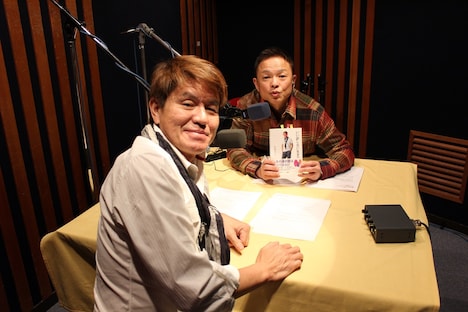 奥から恵俊彰、ヒロミ。