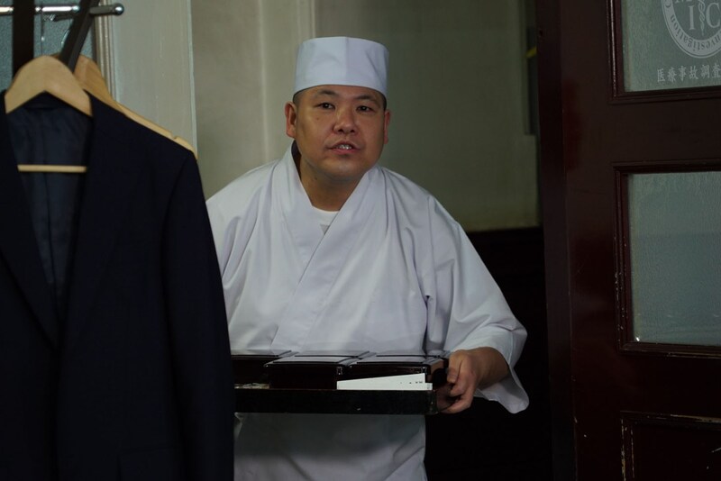 「ドクター調査班~医療事故の闇を暴け~」に出演する三瓶。(c)テレビ東京