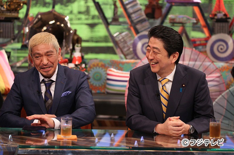 「ワイドナショー」に出演する（左から）松本人志、安倍晋三首相。