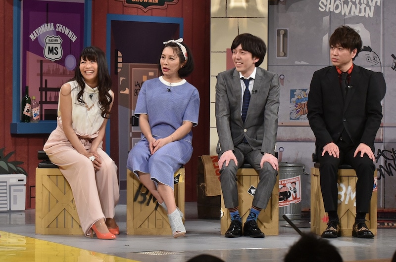 左から三倉茉奈、ミラクルひかる、2丁拳銃。(c)読売テレビ