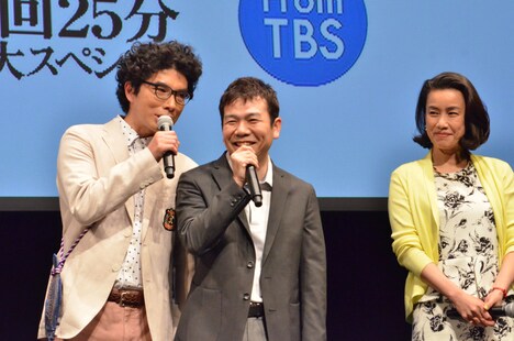 左から片桐仁、マギー、渡辺真起子。