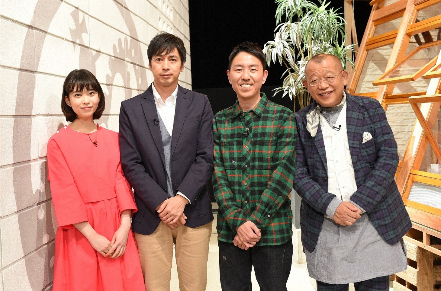 （左から）森川葵、チュートリアル、笑福亭鶴瓶。(c)TBS