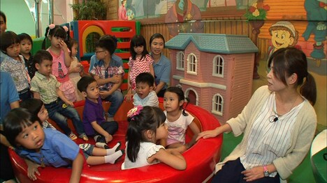 オアシズ大久保（右端）。(c)関西テレビ