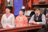 左から森三中・大島、森三中・村上、羽鳥慎一。(c)日本テレビ