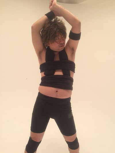 “HOT LIMITスーツ”に身を包んだレイザーラモンRG。