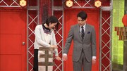 左から犬山紙子、平成ノブシコブシ吉村。(c)日本テレビ