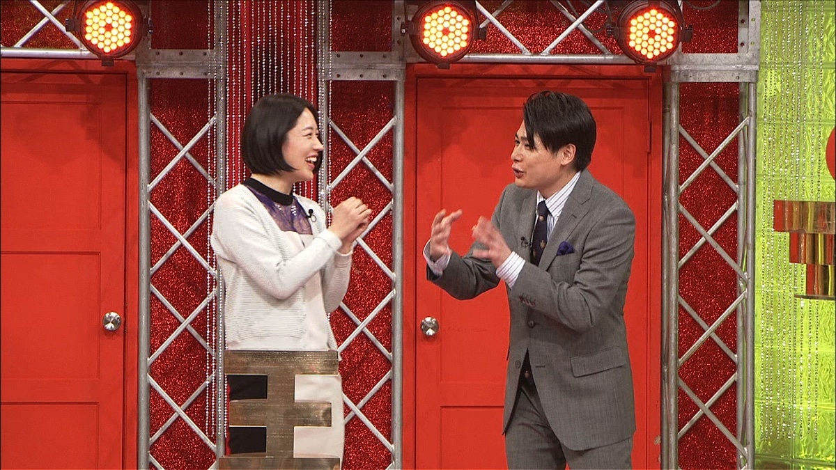 左から犬山紙子、平成ノブシコブシ吉村。(c)日本テレビ