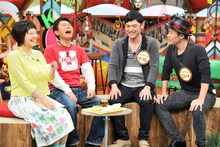 ライセンス（前列右から2人）。(c)MBS