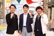 「モシモノふたり~タレントが“おためし同居生活”してみました~」MCのバナナマンと小泉孝太郎(中央)。(c)フジテレビ