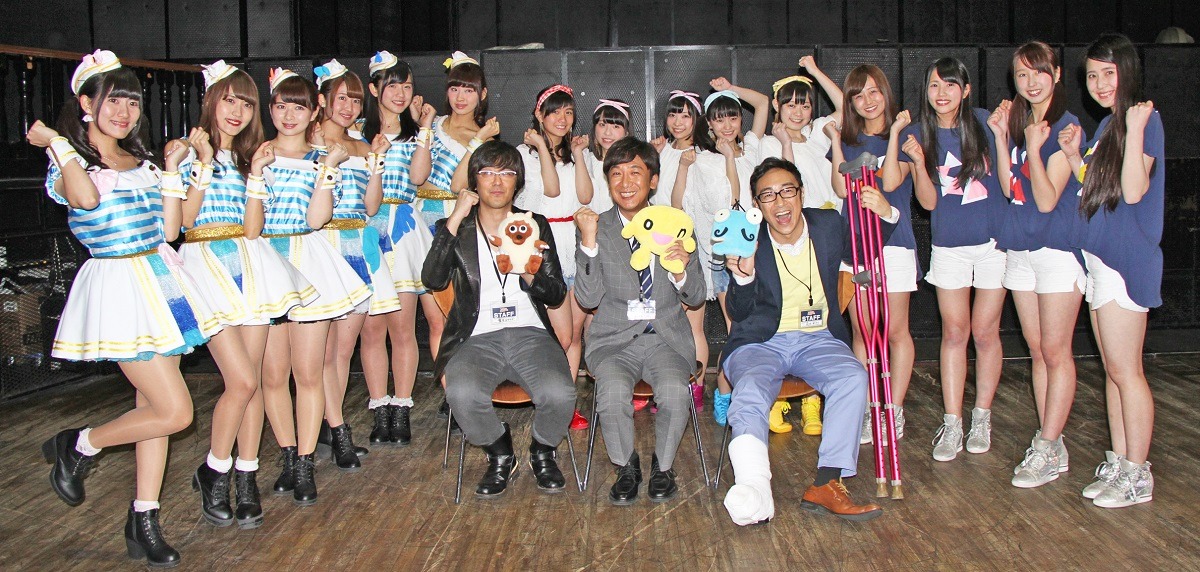 手前が東京03。奥が（左から）dela、ミルクス本物、四色定理。(c)HTB / メ～テレ / KBC　