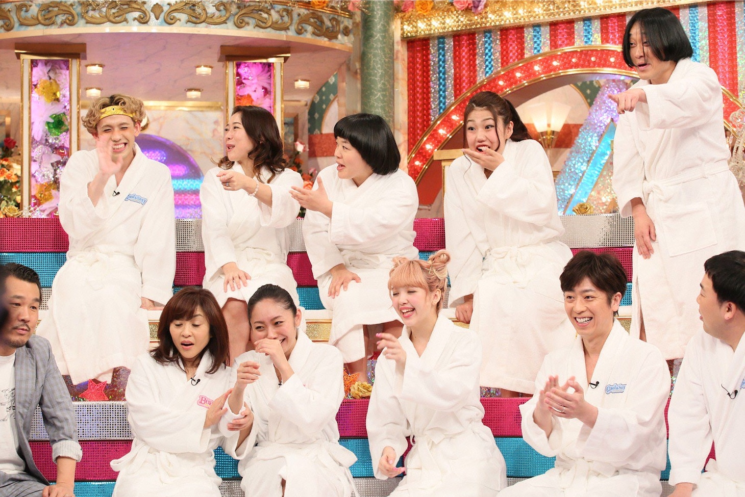 「金曜★ロンドンハーツ」で展開される「奇跡の1枚」の出演者たち。(c)テレビ朝日