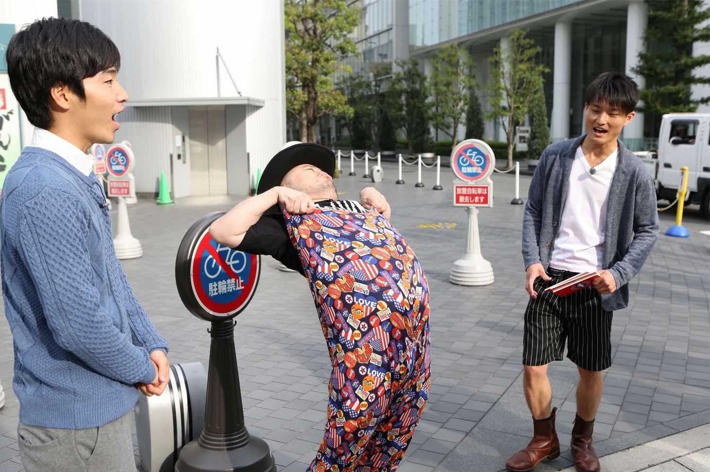 ジャルジャルとハリウッドザコシショウ（中央）。(c)関西テレビ