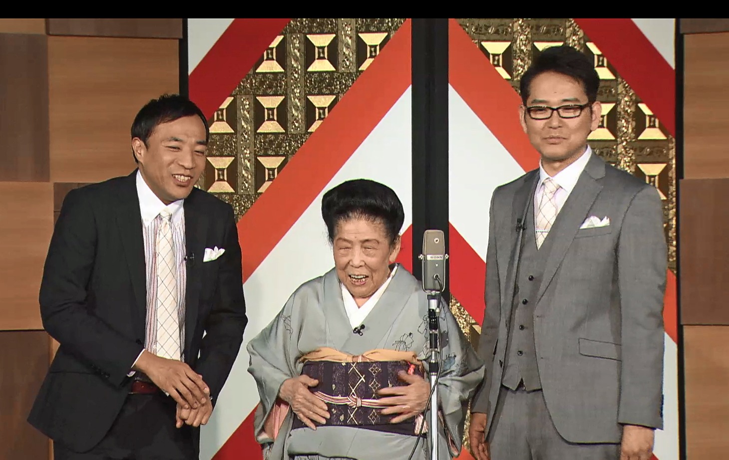 「お笑い演芸館」5時間スペシャルに出演するナイツと内海桂子（中央）。(c)BS朝日