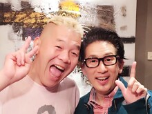 左からキャイ～ン・ウド鈴木、げんしじん。