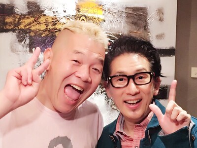 左からキャイ～ン・ウド鈴木、げんしじん。