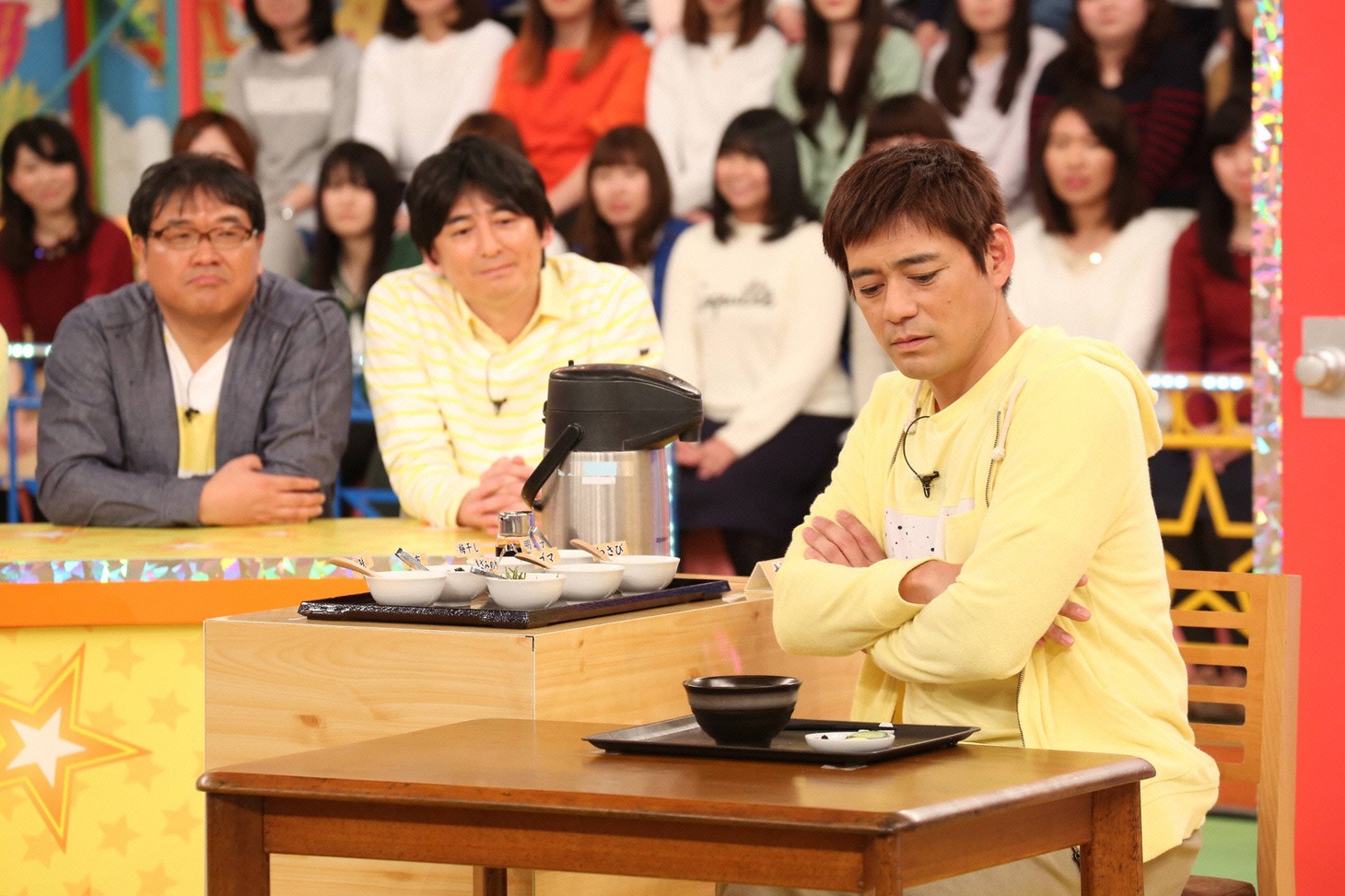 博多華丸（手前）。(c)フジテレビ