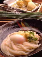 勝俣州和が選んだ日の出製麺所の「ぶっかけうどん」。