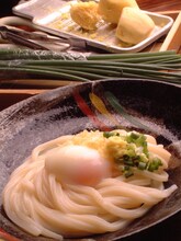 勝俣州和が選んだ日の出製麺所の「ぶっかけうどん」。