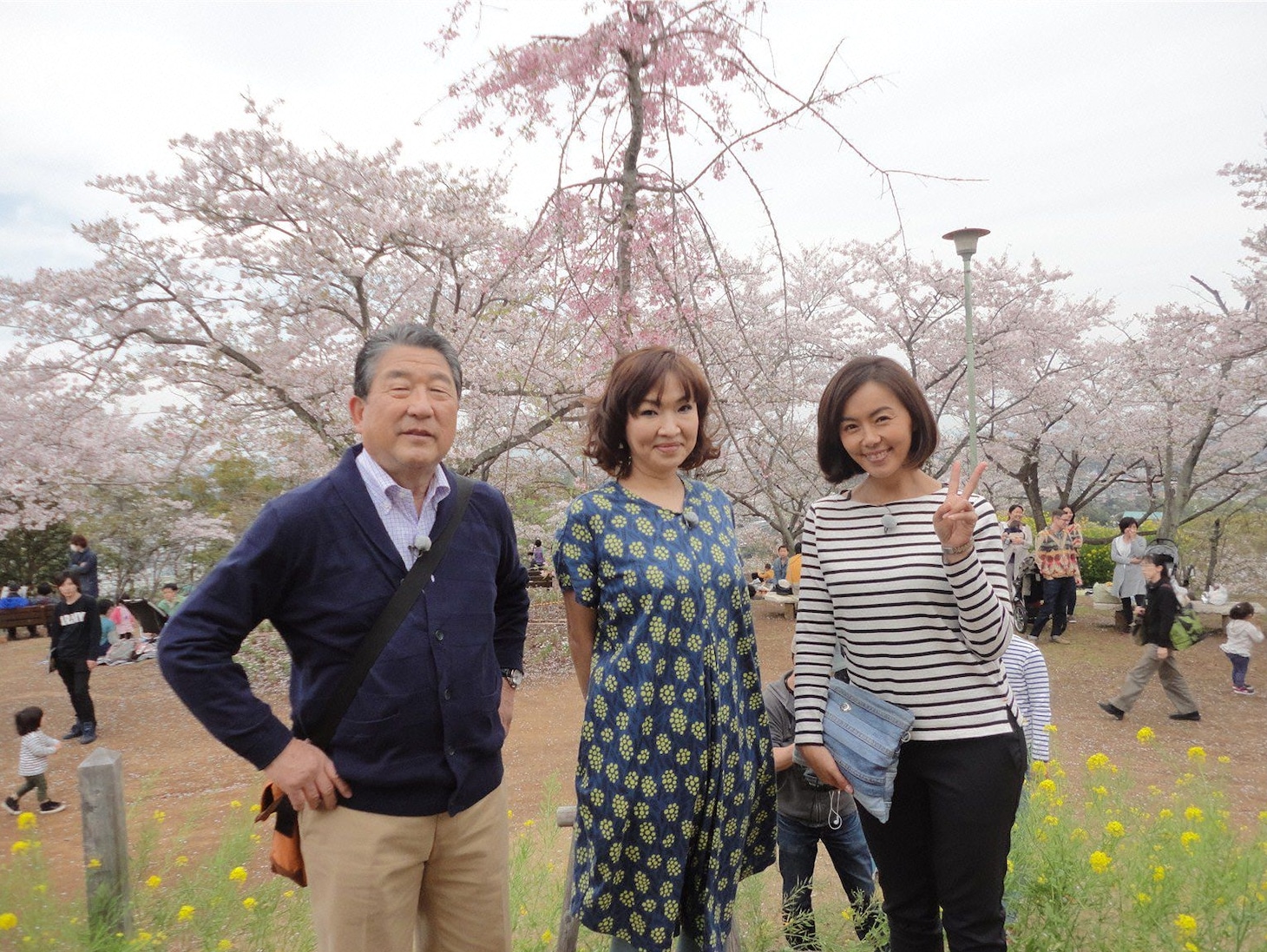 （左から）徳光和夫、清水ミチコ、田中律子。(c)テレビ朝日