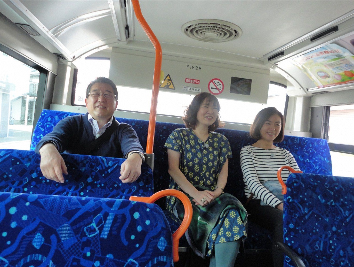 「路線バスで寄り道の旅」に出演する（左から）徳光和夫、清水ミチコ、田中律子。(c)テレビ朝日