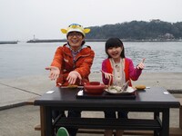 左からさかなクン、小林星蘭。(c)KRY山口放送