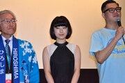 「ファーストアルバム」主演の石野理子（中央）。