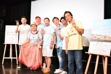 舞台挨拶に登壇した（左から）品川庄司・品川、宮川大助・花子、木村祐一、ジャングルポケット。