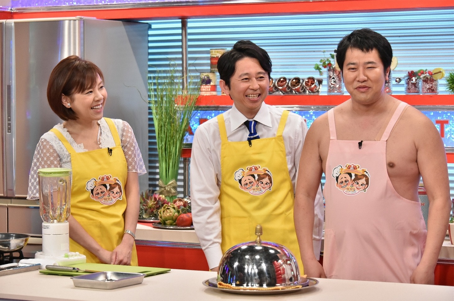 （左から）高橋真麻、有吉弘行、とにかく明るい安村。(c)関西テレビ