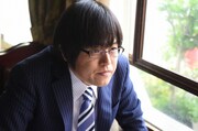 ドラマ「毒島ゆり子のせきらら日記」に出演するバカリズム。(c)TBS