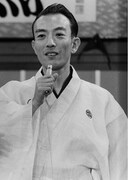 「笑点 放送50周年特別記念展」の東京会場で展示された29歳の桂歌丸の写真。(c)NTV