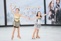 （左から）本田望結と本田紗来。