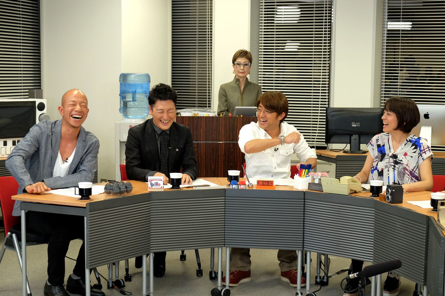 「頼まれてないけど、一旦会議しましょう」のワンシーン。(c)MBS